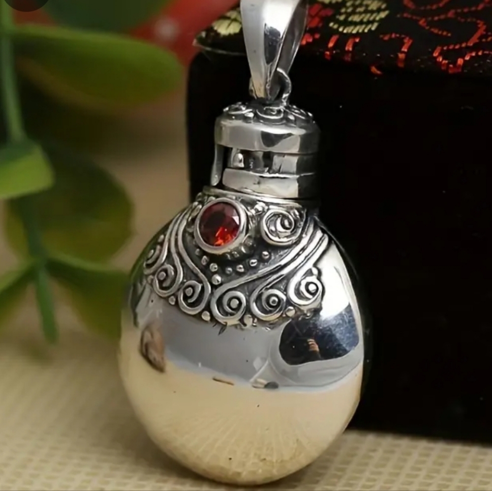 Silvertone Bottle Pendant Neclace . Unisex.